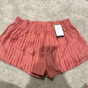 NIKE TRAINING SHORTS